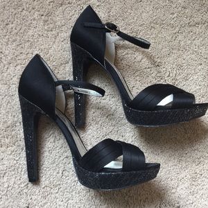 Nina black strap platform 7.5 heels